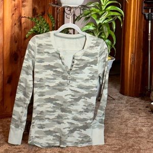 Camouflage Waffle Knit Ladies Long Sleeve Shirt Size M/L